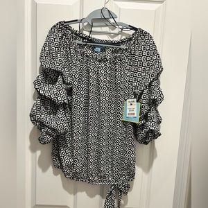 Cece poly top. Black and white print. Size medium. Elbow length sleeves.